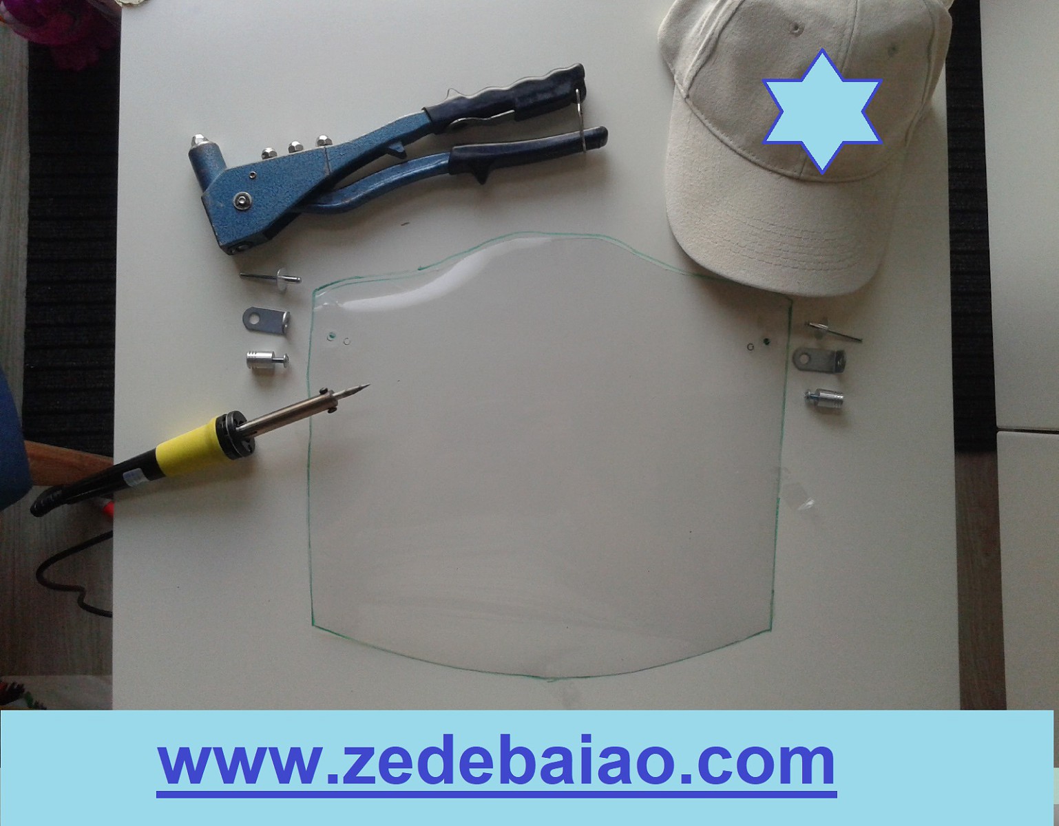 COVID_viseiras e mascaras_3.jpg COVID_viseiras e mascaras_3.jpg